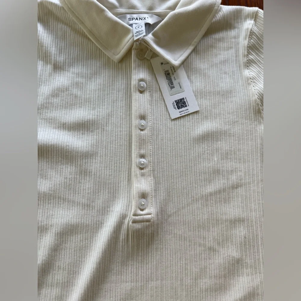 🆕 SPANX Cream Ribbed Polo Top - Picture 3 of 8